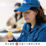 以金棗原酒為基底調(diào)製的調(diào)酒，帶出果香、酸甜與酒體層次，細(xì)細(xì)感受風(fēng)味在口中變化，透過(guò)一杯酒，拉近住戶與金棗、與這場(chǎng)活動(dòng)之間的距離。