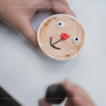 透過簡單的配件與顏色，跟著Connie老師的步驟，組裝出充滿童趣的杯子蛋糕，猜猜看最後成品是什麼呢?