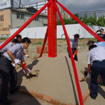 『新業(yè)觀峰』謹(jǐn)訂於民國(guó)103年7月15日吉時(shí)舉行開工典禮。