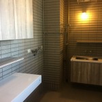 工作陽臺的貼心設計，增加了基本的收納需求外，特別施做了隔柵天花板巧妙掩飾繁雜的管線，讓妳做家事的時候，心情也跟著放鬆起來！