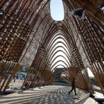 中央竹拱圈層疊出10公尺高，象徵守護臺灣的中央山脈，臺中花博於11月3日開幕。圖／竹籟文創(chuàng)