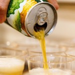 炎炎夏日就是要來(lái)杯消暑良品，新業(yè)品味食光－《臺(tái)味精釀沙龍》嚴(yán)選百花齊放的臺(tái)灣精釀好滋味。