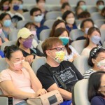 閱歷豐富的人生，馮翊綱老師信手拈來(lái)深感共鳴與同感的哏，逗得住戶們捧腹大笑。