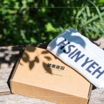 致上新業(yè)設(shè)計(jì)的運(yùn)動(dòng)毛巾，作為運(yùn)動(dòng)時(shí)的常備品，代表著新業(yè)在住戶的每段路程中給予支持並陪伴著。