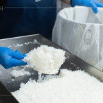 米飯使用「新業(yè)一畝田」-認(rèn)養(yǎng)霧峰小農(nóng)的無(wú)毒香米，將這份來(lái)自田間的祝福，化為餐桌上溫暖的陪伴，成為善的循環(huán)。