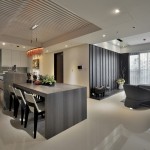 垂墜感的吊燈為整體空間注入一股熱情，溫煦而不熾熱，高雅而獨具品味，如妳低調(diào)沉穩(wěn)的個性