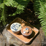 以新業(yè)品牌意象客製杯子蛋糕，象徵著生活裡的美好片刻，讓伴手禮不只是甜點(diǎn)，更是暖心的獨(dú)特回憶。